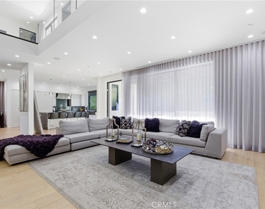 4545 Stern Avenue - Photo Thumbnail 13