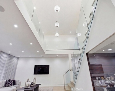 4545 Stern Avenue - Photo Thumbnail 11