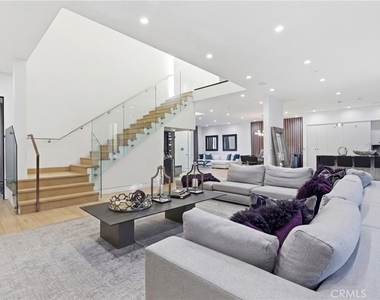 4545 Stern Avenue - Photo Thumbnail 12