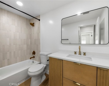 1107 E 3rd Unit #9 - Photo Thumbnail 11