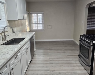 8900 S 10th - Photo Thumbnail 2