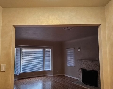 8900 S 10th - Photo Thumbnail 12