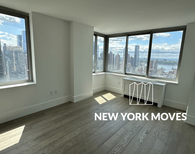West 47th Street - Photo Thumbnail 1
