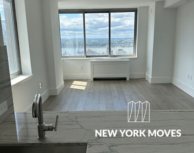 West 47th Street - Photo Thumbnail 2