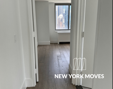 West 47th Street - Photo Thumbnail 7