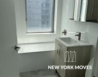 West 47th Street - Photo Thumbnail 6