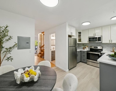 4028 Farm Hill Boulevard - Photo Thumbnail 6