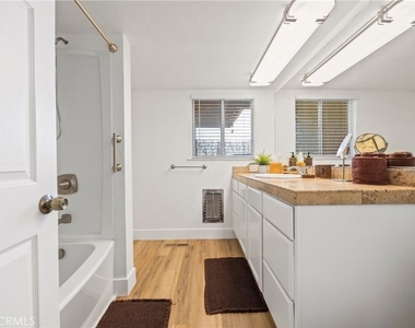 7433 Fairway - Photo Thumbnail 20