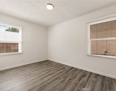 16601 Valerio Street - Photo Thumbnail 10