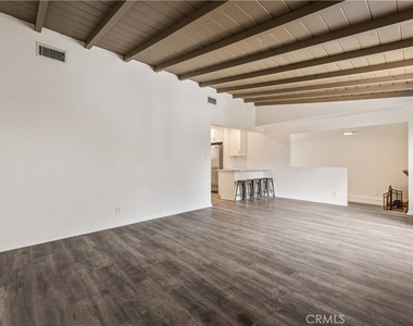 16601 Valerio Street - Photo Thumbnail 3