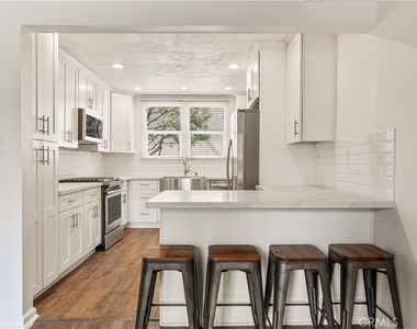 16601 Valerio Street - Photo Thumbnail 8