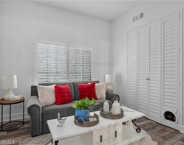 2601 S Broadmoor - Photo Thumbnail 13