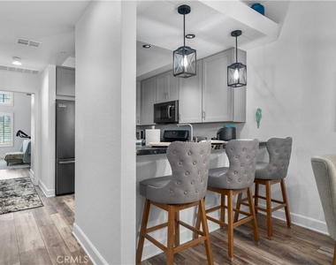 2601 S Broadmoor - Photo Thumbnail 9
