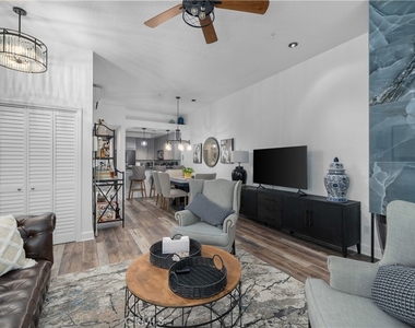 2601 S Broadmoor - Photo Thumbnail 5