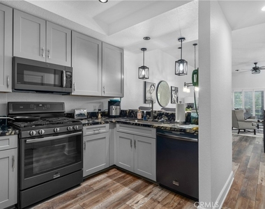 2601 S Broadmoor - Photo Thumbnail 11