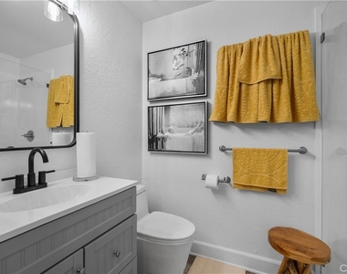 2601 S Broadmoor - Photo Thumbnail 14
