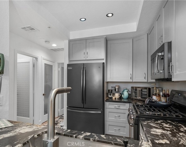 2601 S Broadmoor - Photo Thumbnail 12