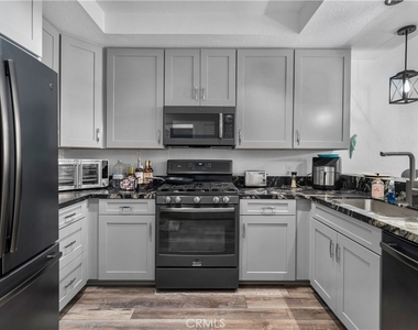 2601 S Broadmoor - Photo Thumbnail 10