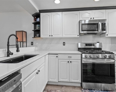 18415 Collins - Photo Thumbnail 5