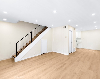 333 Riverdale Drive - Photo Thumbnail 2