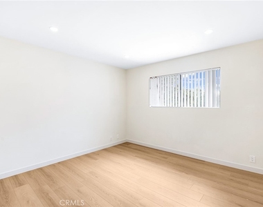 333 Riverdale Drive - Photo Thumbnail 7