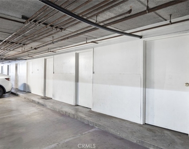 333 Riverdale Drive - Photo Thumbnail 10