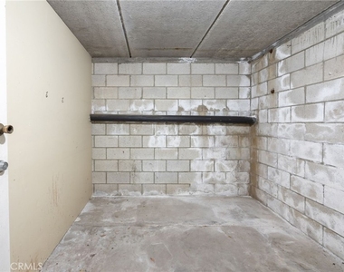333 Riverdale Drive - Photo Thumbnail 5