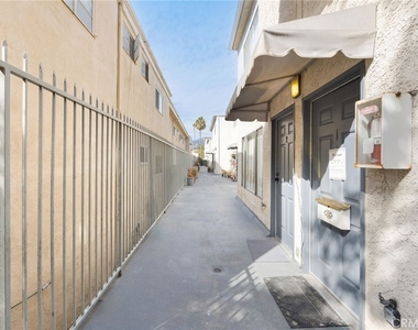 333 Riverdale Drive - Photo Thumbnail 8