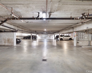 333 Riverdale Drive - Photo Thumbnail 9
