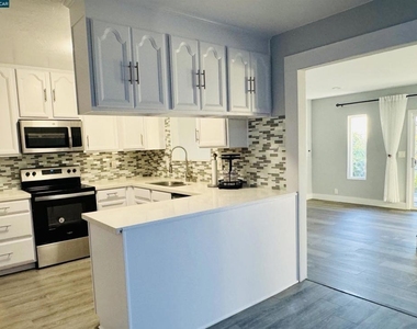 419 Pomona Ave - Photo Thumbnail 2