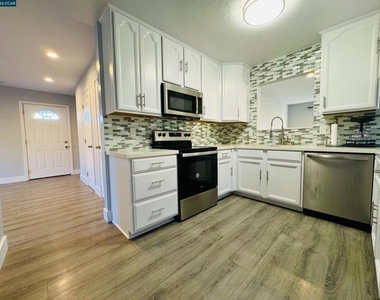 419 Pomona Ave - Photo Thumbnail 5
