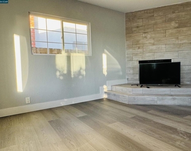 419 Pomona Ave - Photo Thumbnail 10