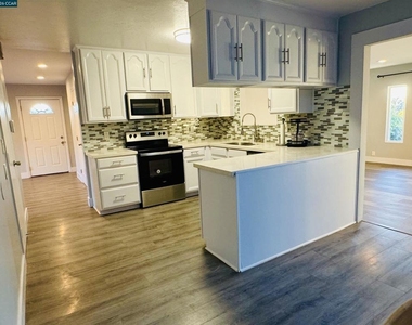 419 Pomona Ave - Photo Thumbnail 7