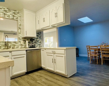 419 Pomona Ave - Photo Thumbnail 6