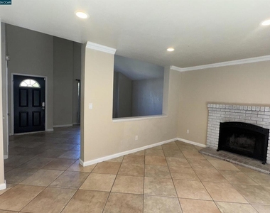 4109 Richard Way - Photo Thumbnail 3
