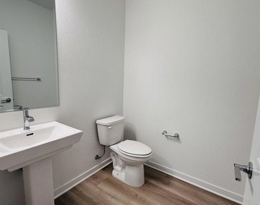 2590 2490 Garden Farms Ave. - Photo Thumbnail 5