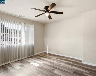 2225 E Myrtle St - Photo Thumbnail 15