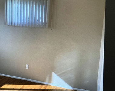 4817 Oakwood Avenue - Photo Thumbnail 2