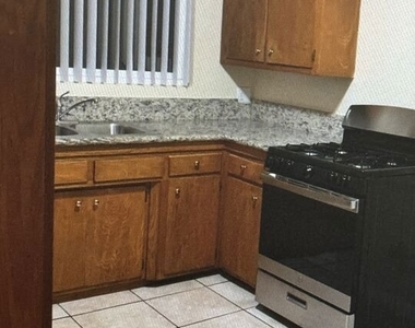 4817 Oakwood Avenue - Photo Thumbnail 1