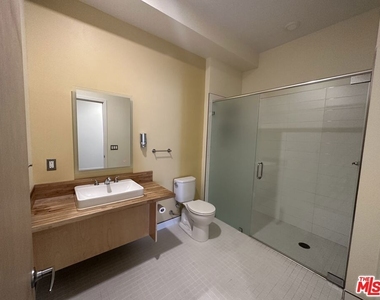 11115 Mccormick Street - Photo Thumbnail 6