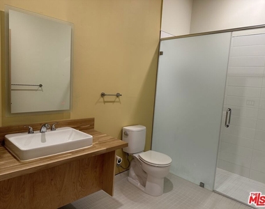 11115 Mccormick Street - Photo Thumbnail 8