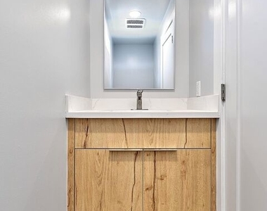 102 Marion Boulevard - Photo Thumbnail 8