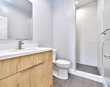 102 Marion Boulevard - Photo Thumbnail 15