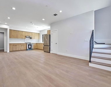 102 Marion Boulevard - Photo Thumbnail 1