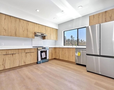 102 Marion Boulevard - Photo Thumbnail 5