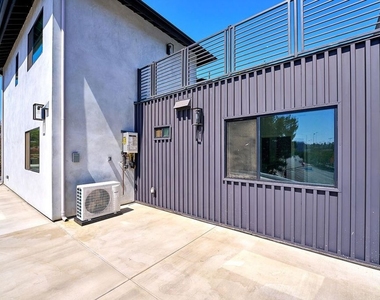 102 Marion Boulevard - Photo Thumbnail 20