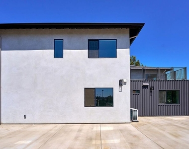 102 Marion Boulevard - Photo Thumbnail 17