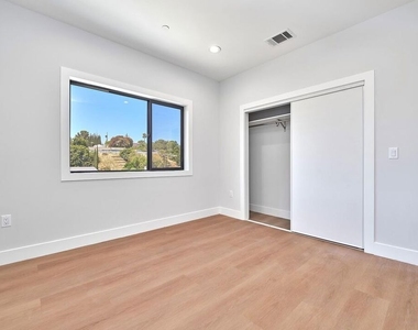 102 Marion Boulevard - Photo Thumbnail 13