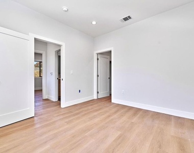 102 Marion Boulevard - Photo Thumbnail 10