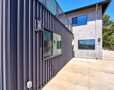 102 Marion Boulevard - Photo Thumbnail 19